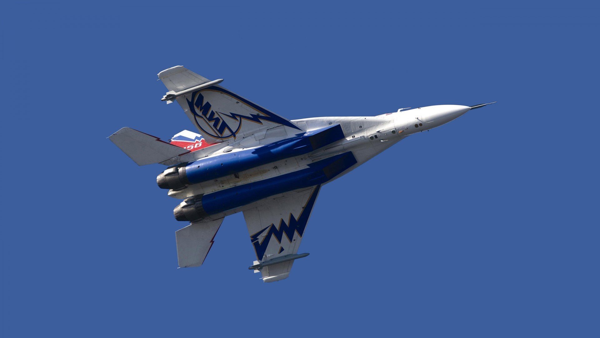 AYX体育-爵士全队集体发挥击败独行侠，米切尔领航狂砍分，爵士米切尔伤情