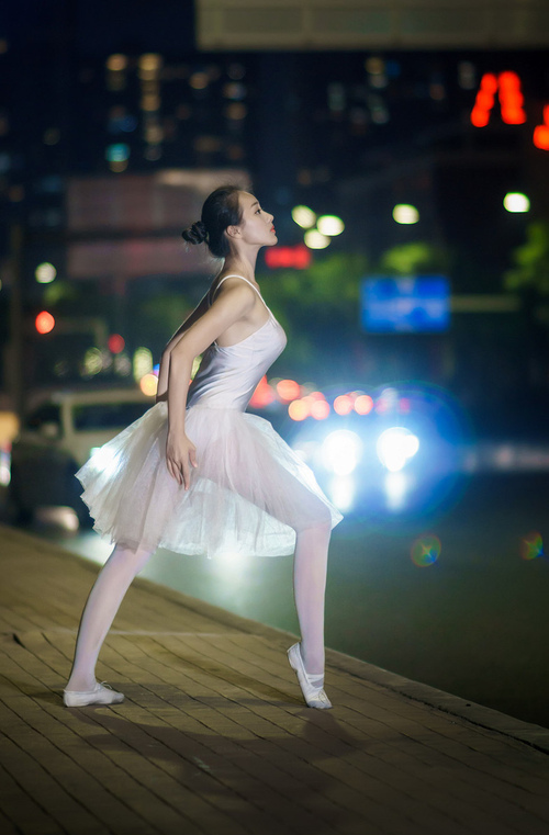 爱游戏电竞官网-诺丁汉森林锋线威胁大，城市地标冲击前八，诺丁汉森林的主场