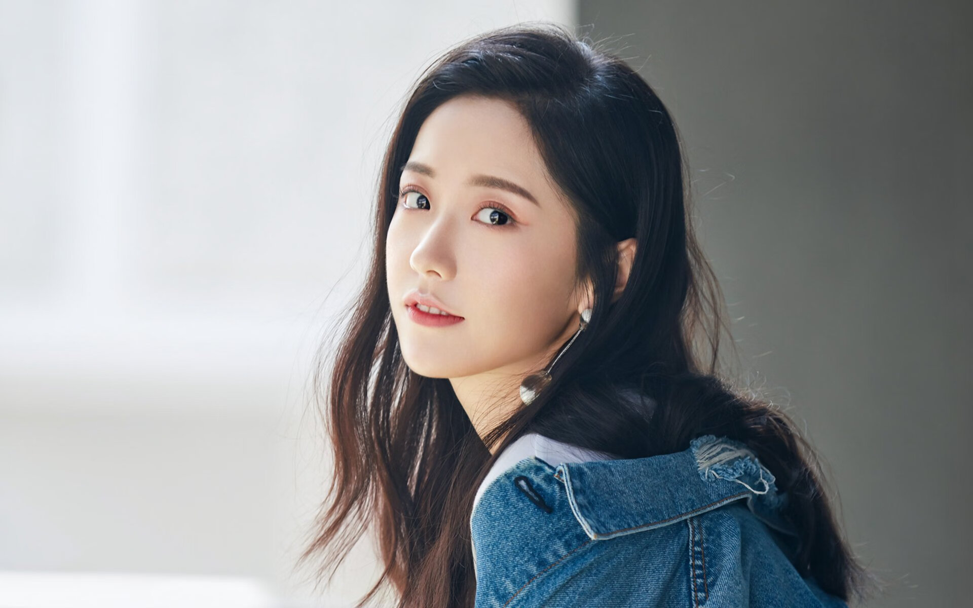 “台球高手齐聚天府校区,挑战精准与速度的极限”