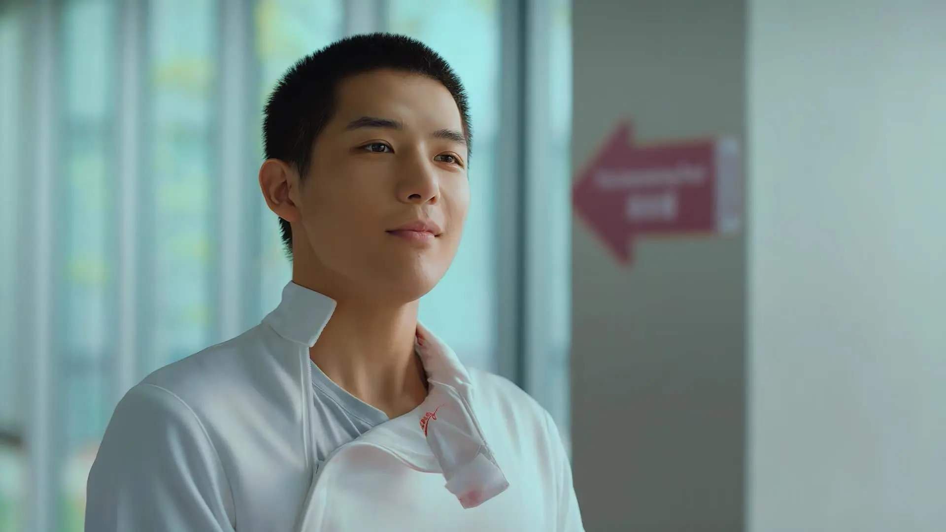 法国队混合4×100米自由泳接力发挥出色,法国队自由人